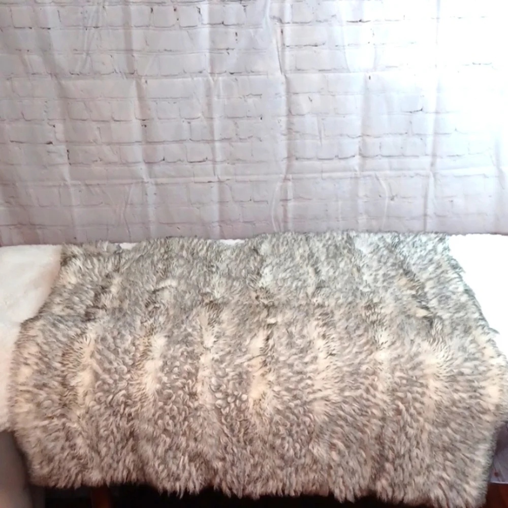 Furry Wolf Colors 36x36 Piece Of Material Add. Backing & Make A Rug